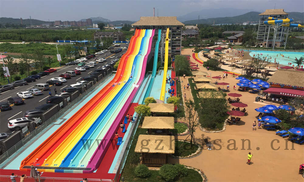 水滑梯设备的结构主要有几部份组成