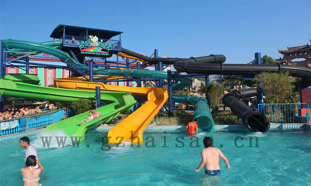 如何维护水上乐园的水上滑梯水幕瀑布设备？