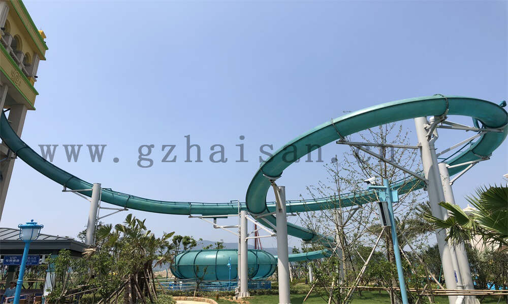 水上滑梯乐园，刺激畅快