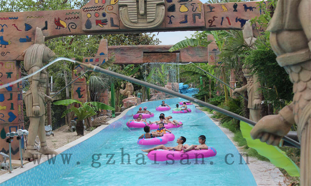 水上乐园滑滑梯太刺激了