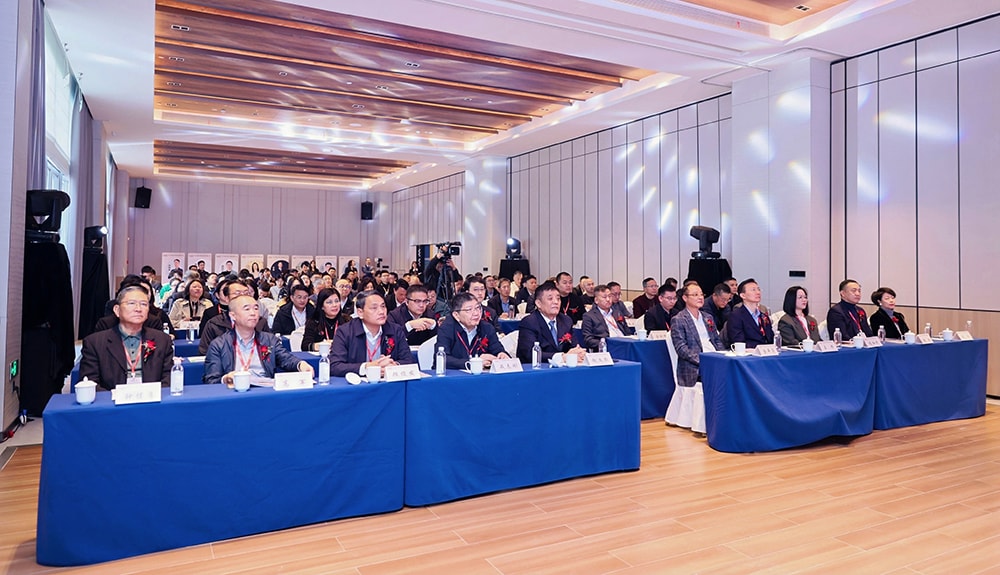 科技铸就非凡体验，专业成就行业标杆——PA旗舰厅游乐荣膺2025金冠奖“杰出水滑道设备奖”